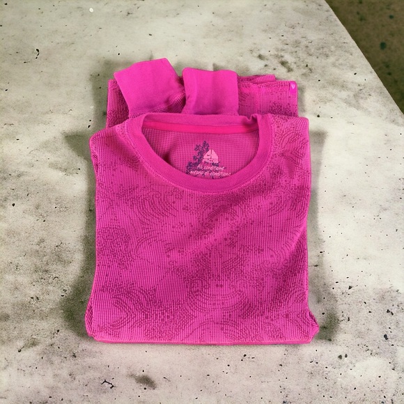 Women’s Nike ACG shirt - Picture 3 of 5